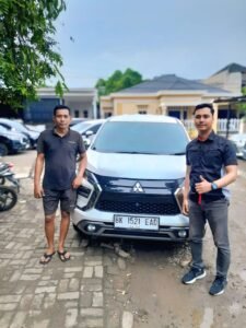 Perbedaan Rental Mobil Lepas Kunci vs Plus Driver